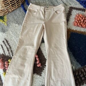 Wrangler high rise, fierce flair cream